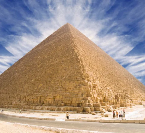 Contemplation pyramide Kheops Egypte Oasis