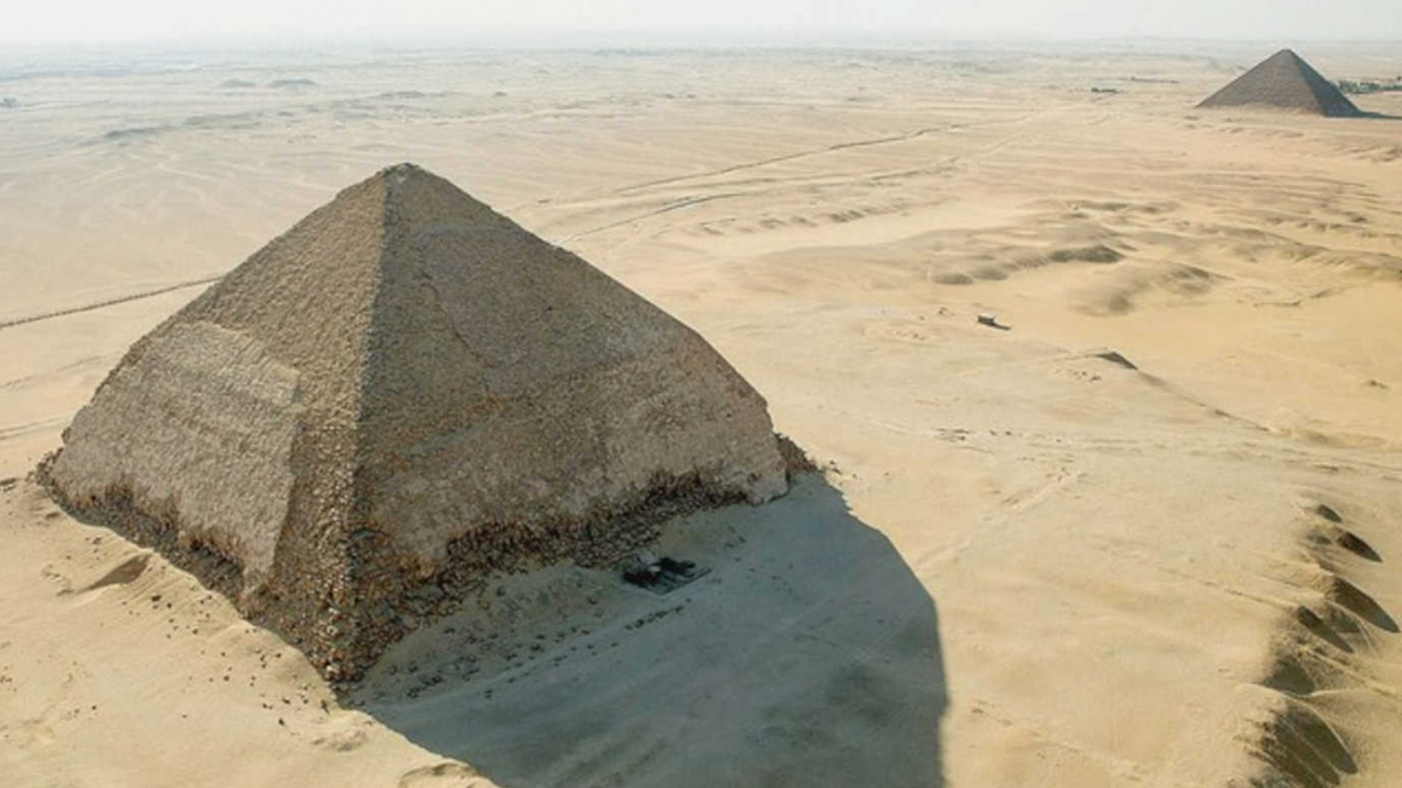 Découverte pyramide rouge Dashour Egypte Oasis