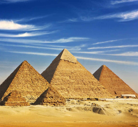 Contemplation trois pyramides Egypte Oasis