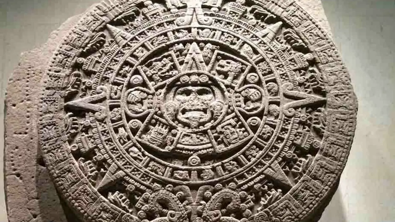 Stèle du calendrier maya exposé au musée d’anthropologie de Mexico, Mexique, Oasis