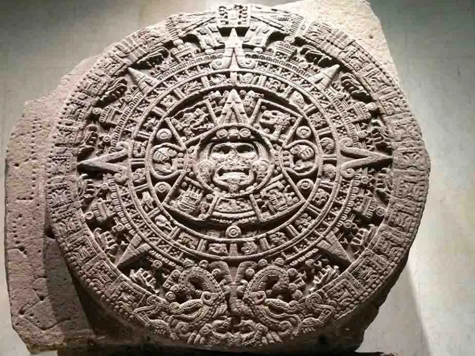 Stèle du calendrier maya exposé au musée d’anthropologie de Mexico, Mexique, Oasis