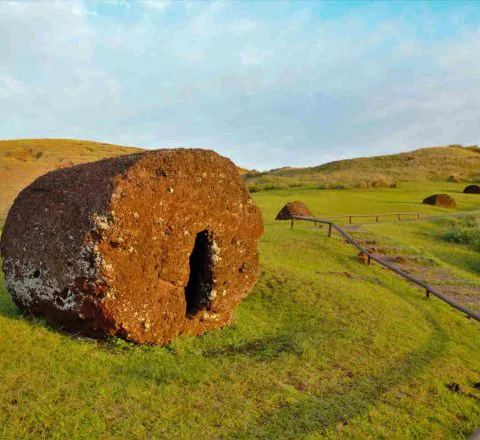 Ressource moai à Puna Pau Ile de Pâques Oasis