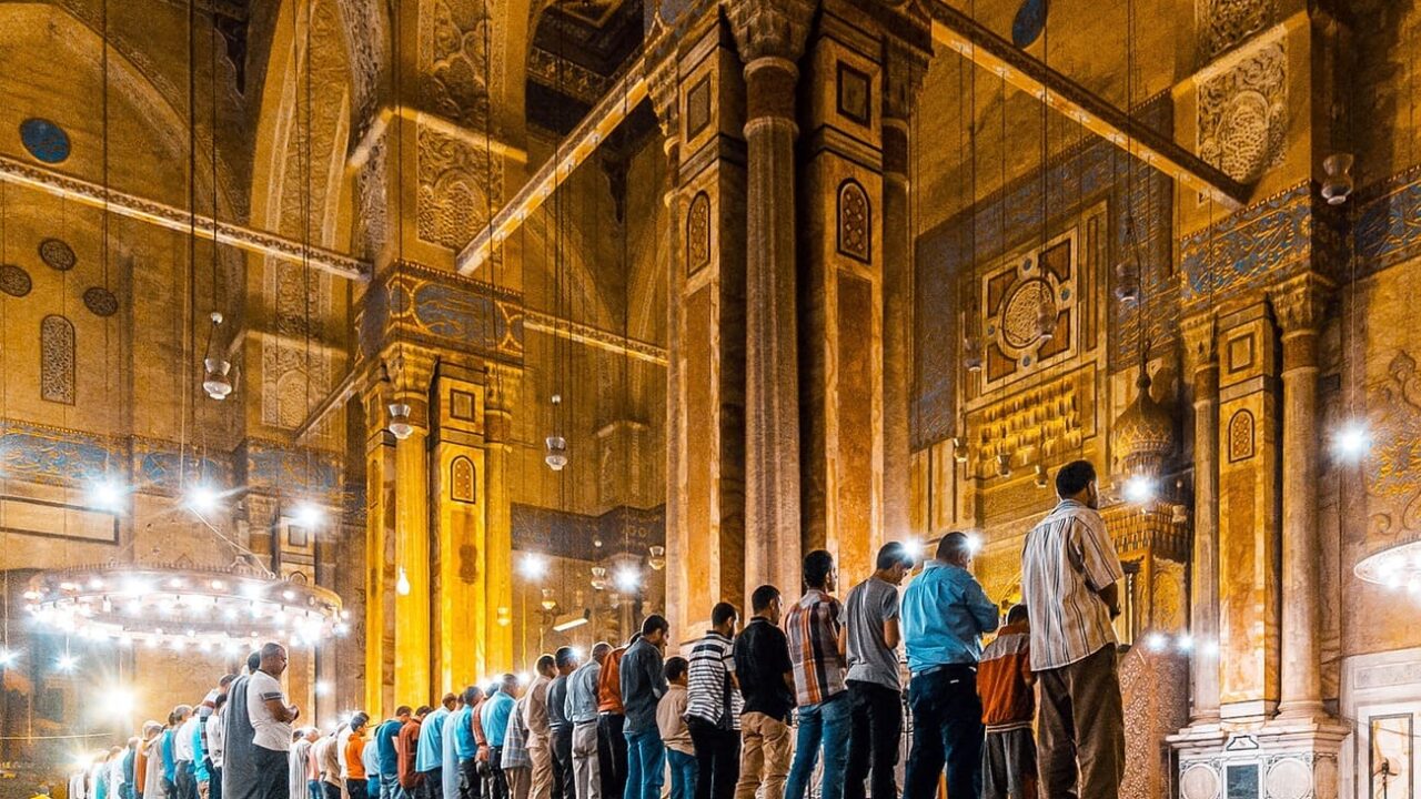 Pyramides séjour initiatique mosquée sultan Hassan prière