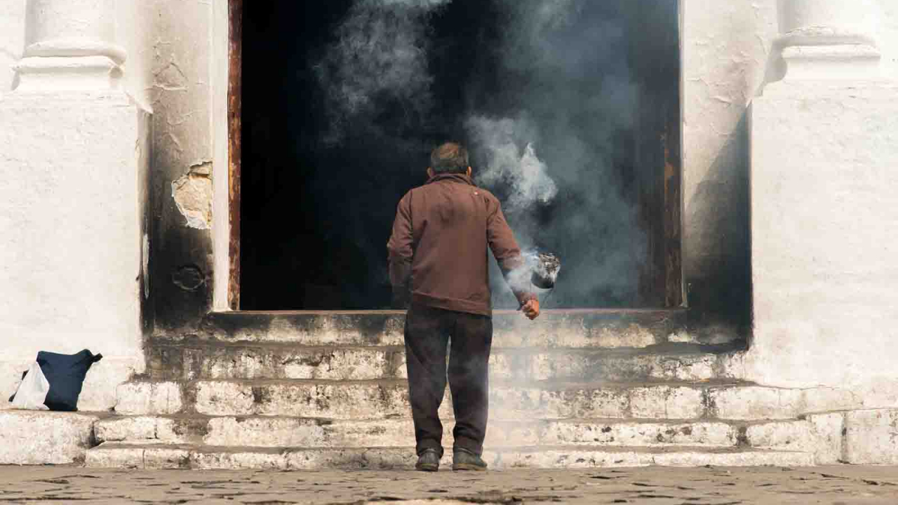 Chichicastenango, rituel devant l'église de Santo Tomas, Guatemala, Oasis