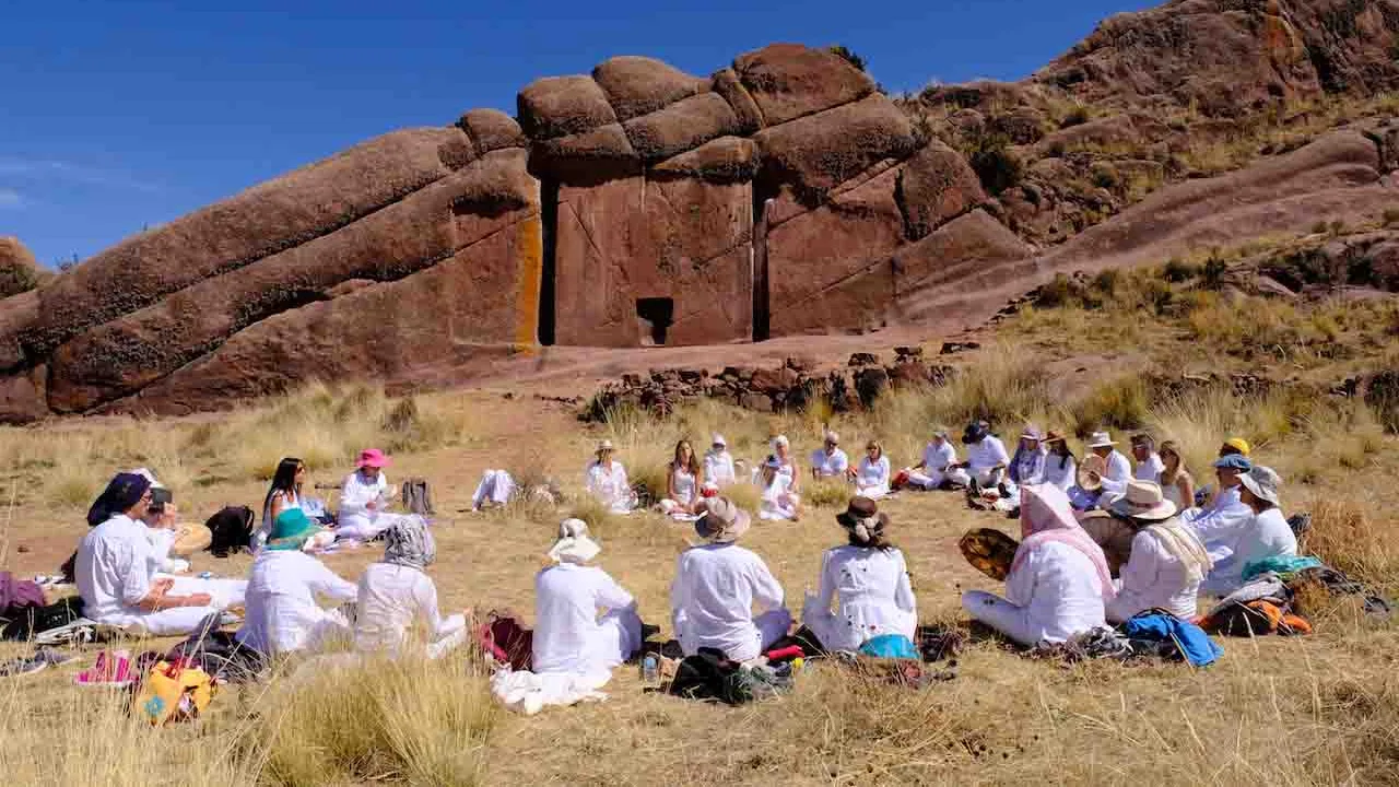 Cercle devant la porte d'Hayu Marca, Pérou, Oasis