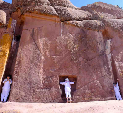 Initiation inca à la porte d'Hayu Marca, Pérou, Oasis