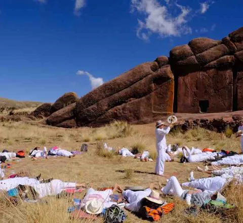 Tambour chamanique devant la porte d'Hayu Marca, Pérou, Oasis