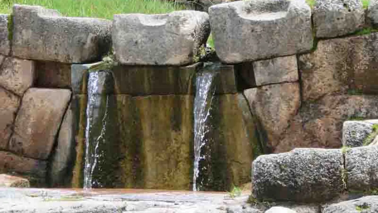 Purification avec l'eau de Tipon, Pérou, Oasis