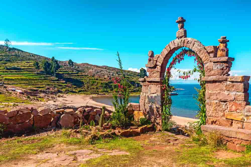 Porte sur le lac Titicaca, Pérou, Oasis