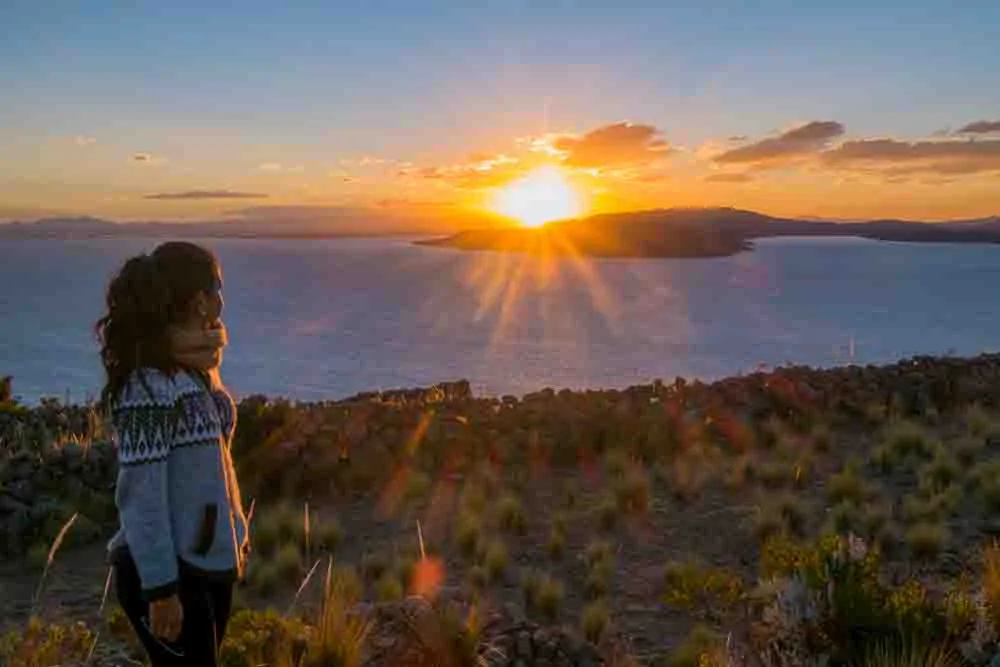 Rayons du soleil sur le Lac Titicaca, voyage en conscience, Pérou, Oasis