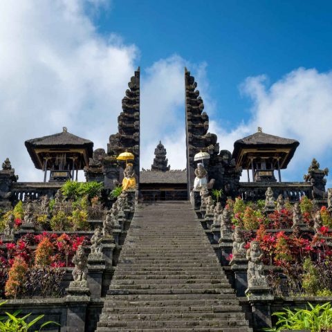 Élévation au temple Besakih Bali voyage spirituel Oasis