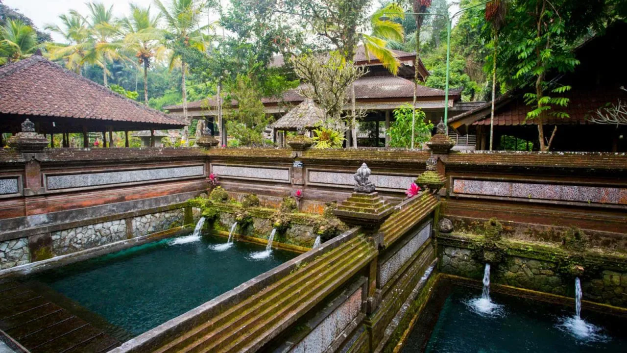 Purification au temple Sebatu Bali voyage spirituel Oasis