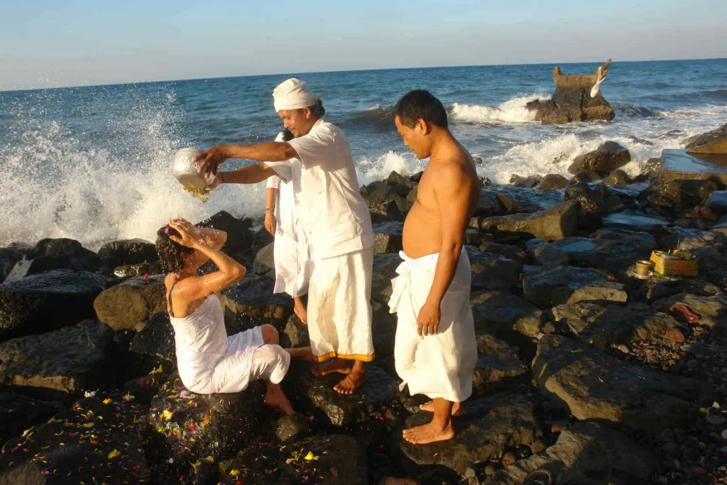 Rituel en bord de mer, voyage spirituel à Bali Oasis