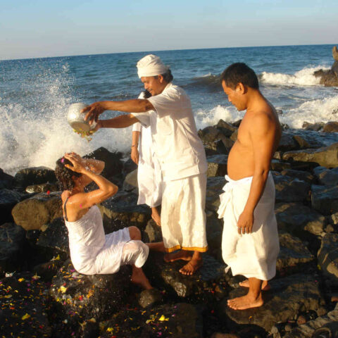 Bali - rituel Ponjok Batu