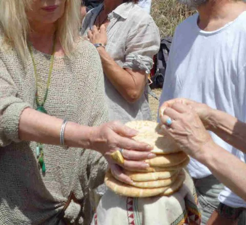 Israël cérémonie partage du pain Oasis