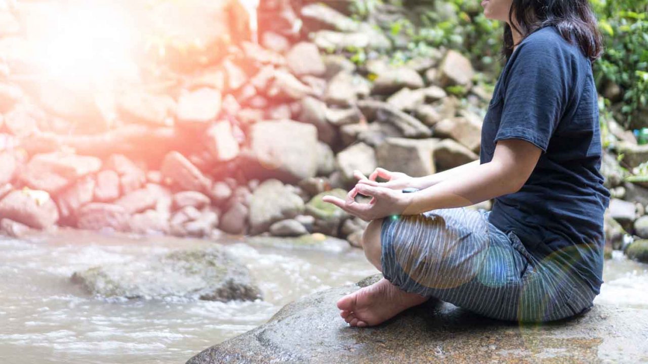 Méditation devant un cours d'eau, Oasis
