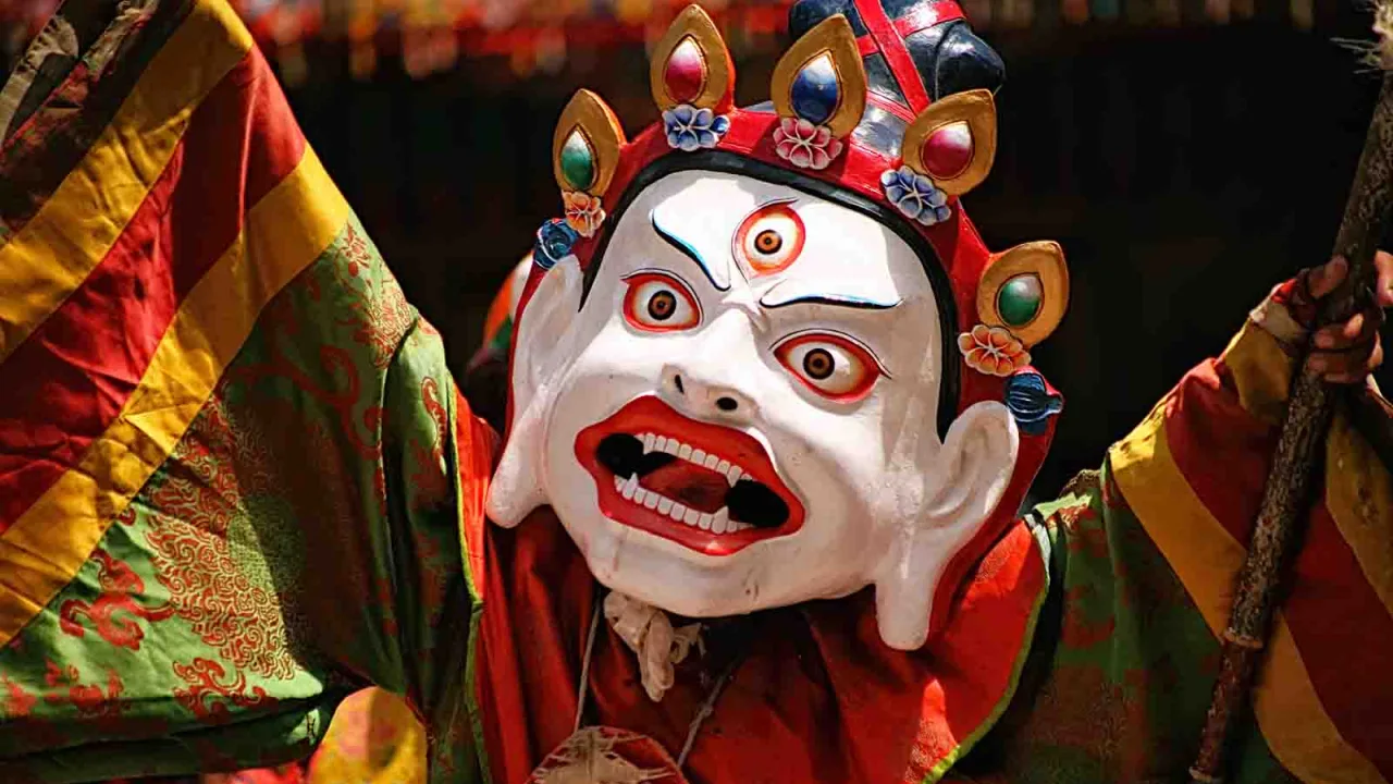 Danses masquées cham du bouddhisme tibétain, Inde Ladakh, Oasis
