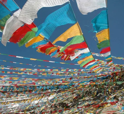 Drapeaux de prière, circuit spirituel Tibet Oasis