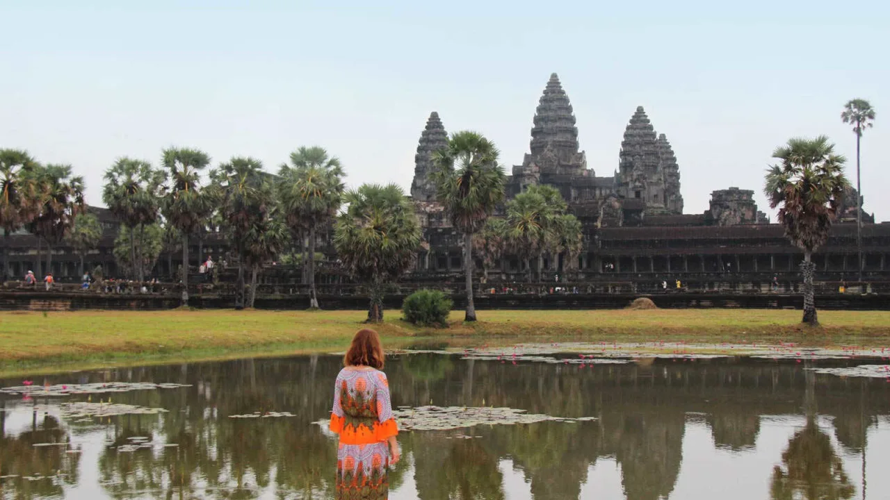 Contemplation Angkor Wat Cambodge Oasis
