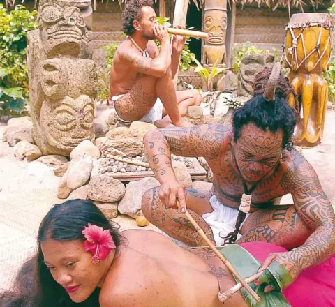 Tatouage, tradition spirituelle en Polynésie, Oasis