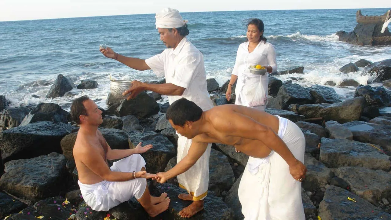 Bali - rituel Ponjok Batu