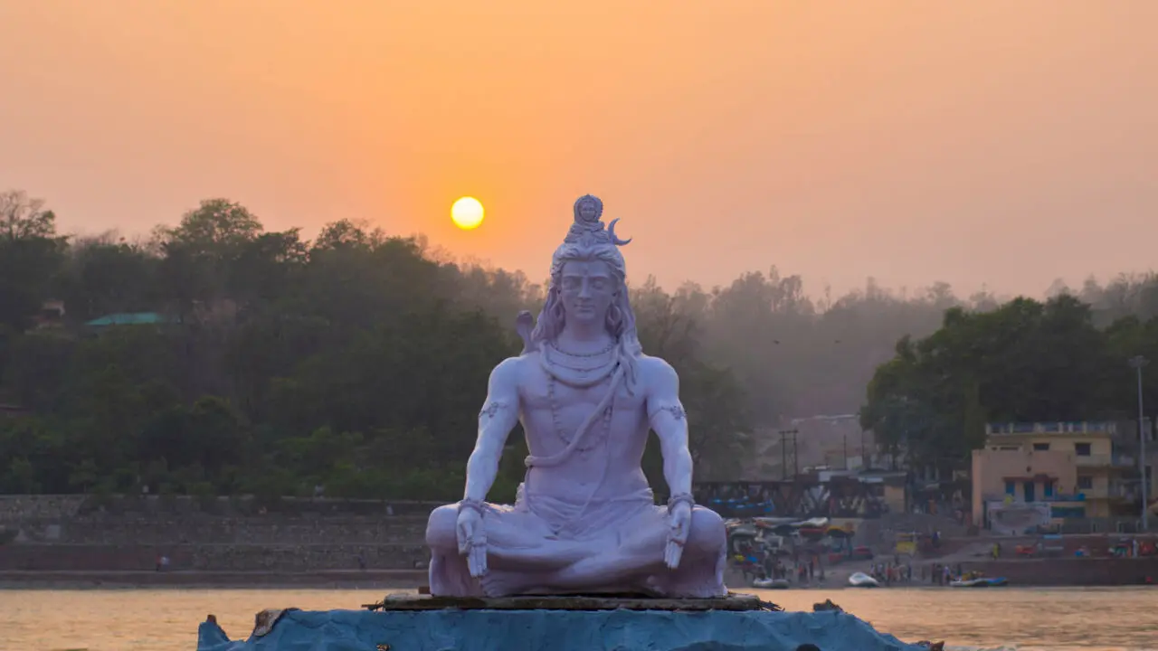 Statue Rishikesh, circuit conscience Inde Oasis