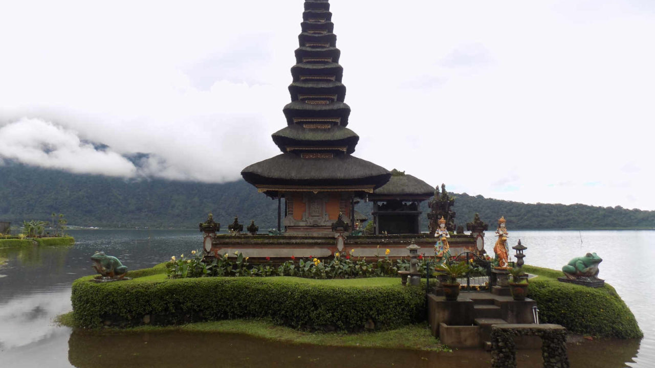 Ulun Danu Bali retraite spirituelle Oasis