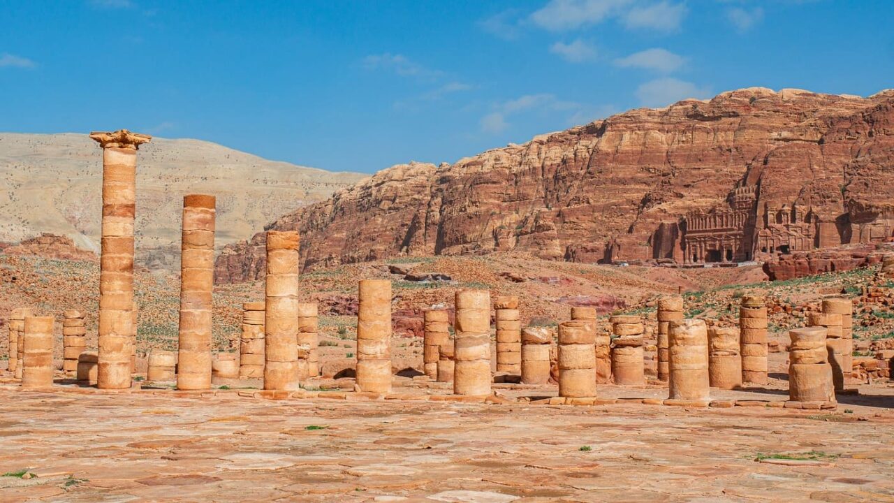 Jordanie Pétra temple colonnes Oasis