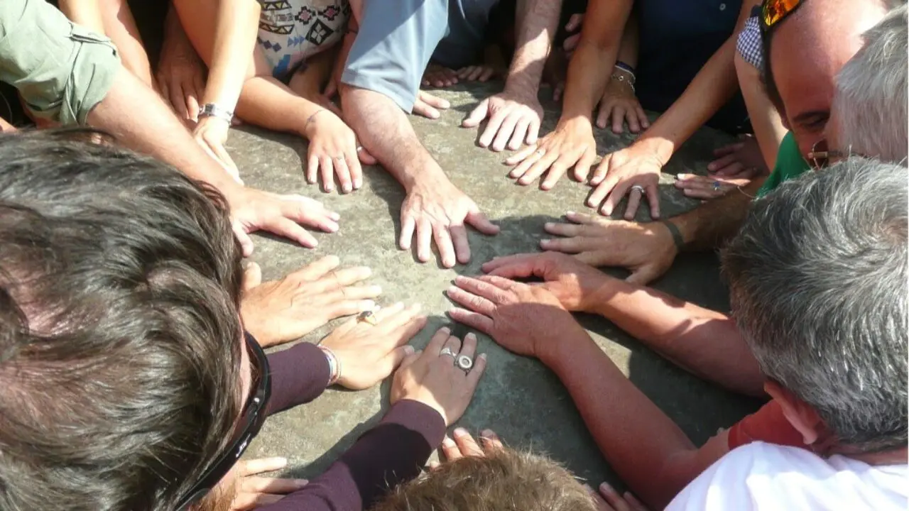 Expérience Hands Stone Circle Irlande Oasis