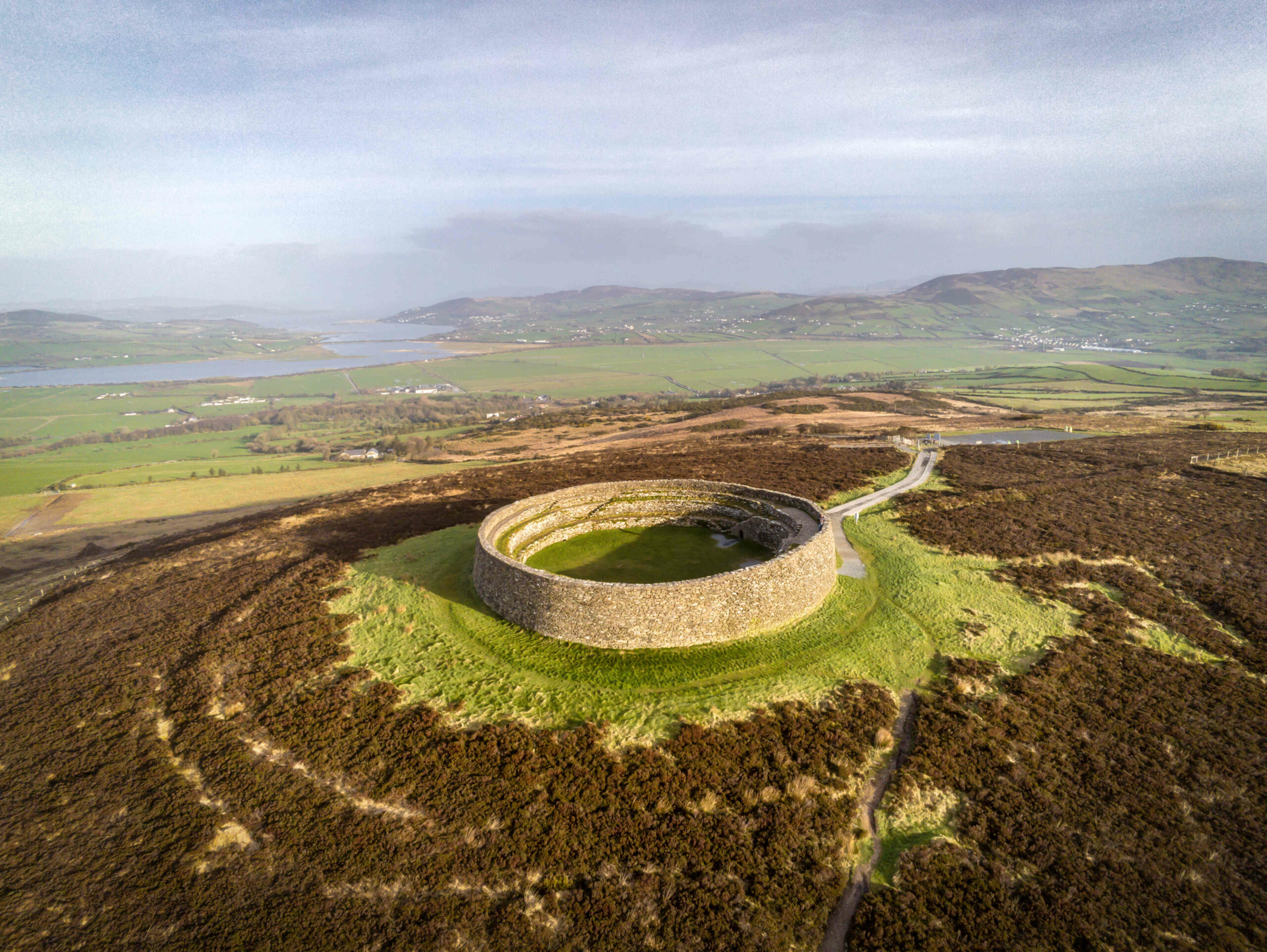 Exploration fort préhistorique Grianan of Aileach Irlande circuit initiatique Oasis
