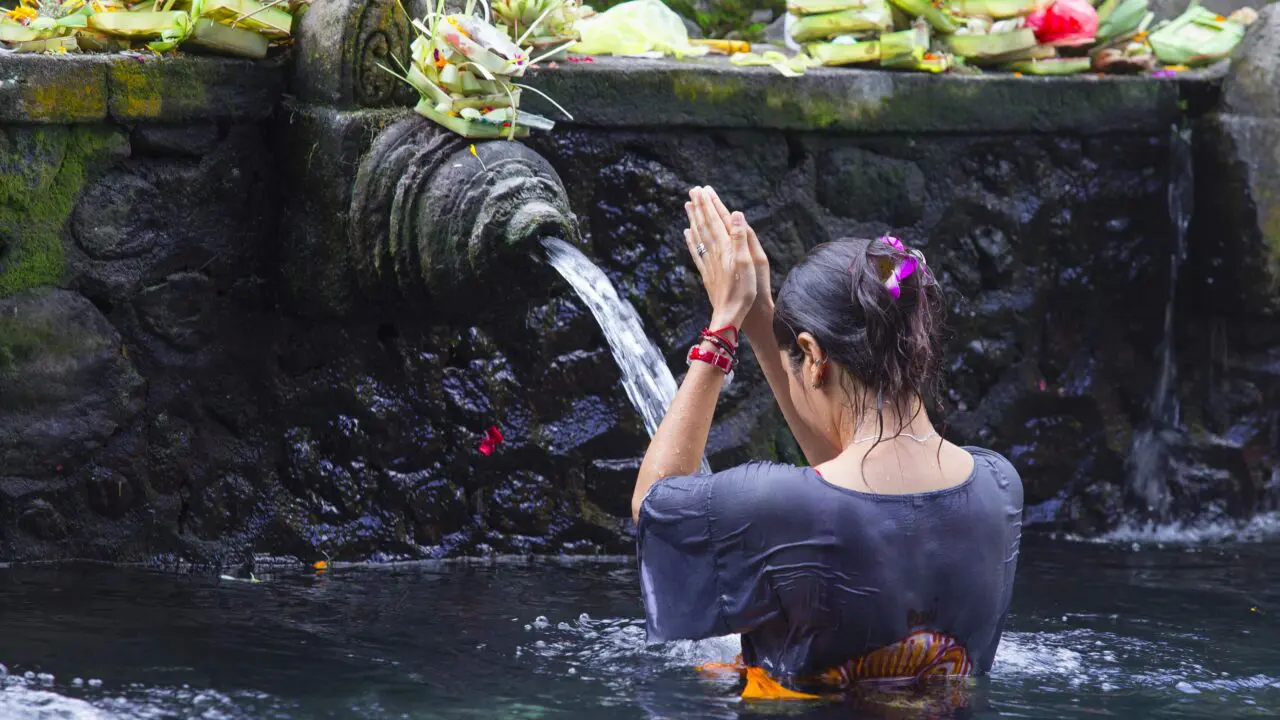 Bali - rituel Tirta Empul