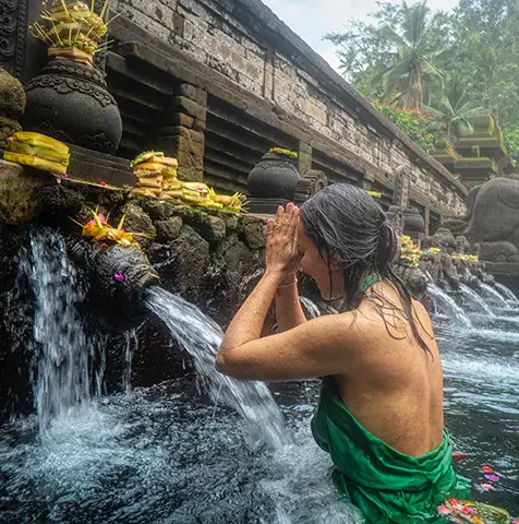 Bali - rituel Tirta Empul
