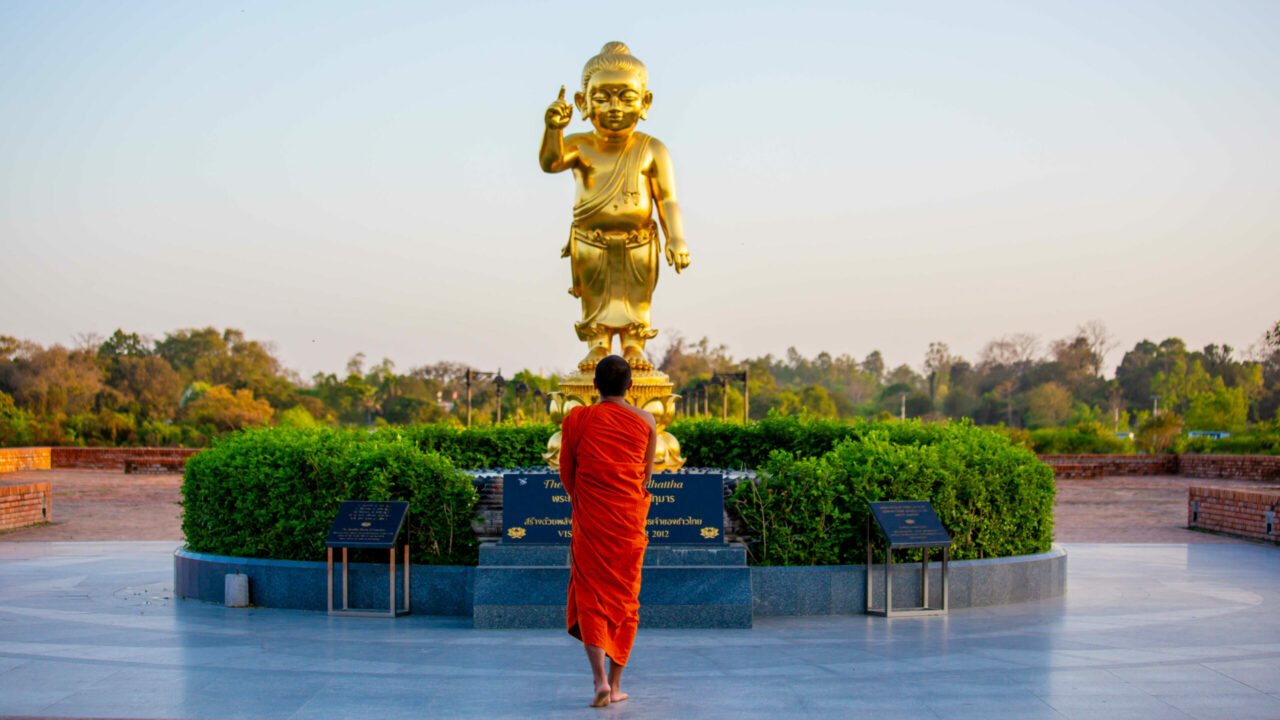 Lumbini Népal moine prière circuit spirituel Oasis