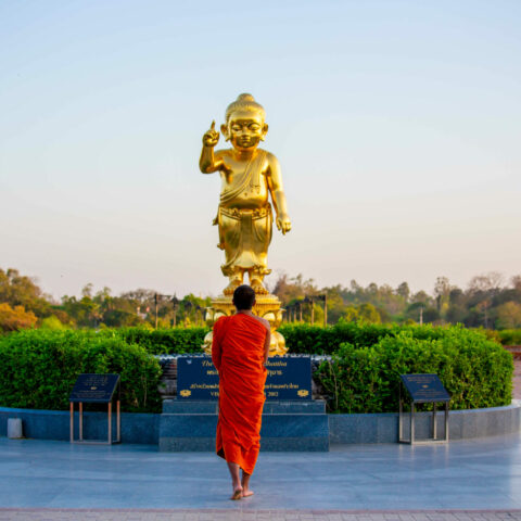 Lumbini Népal moine prière circuit spirituel Oasis