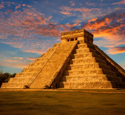 El Castillo (the,Kukulkan,Temple) Chichen Itza circuit initiatique Mexique Oasis