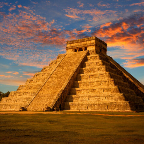 El Castillo (the,Kukulkan,Temple) Chichen Itza circuit initiatique Mexique Oasis