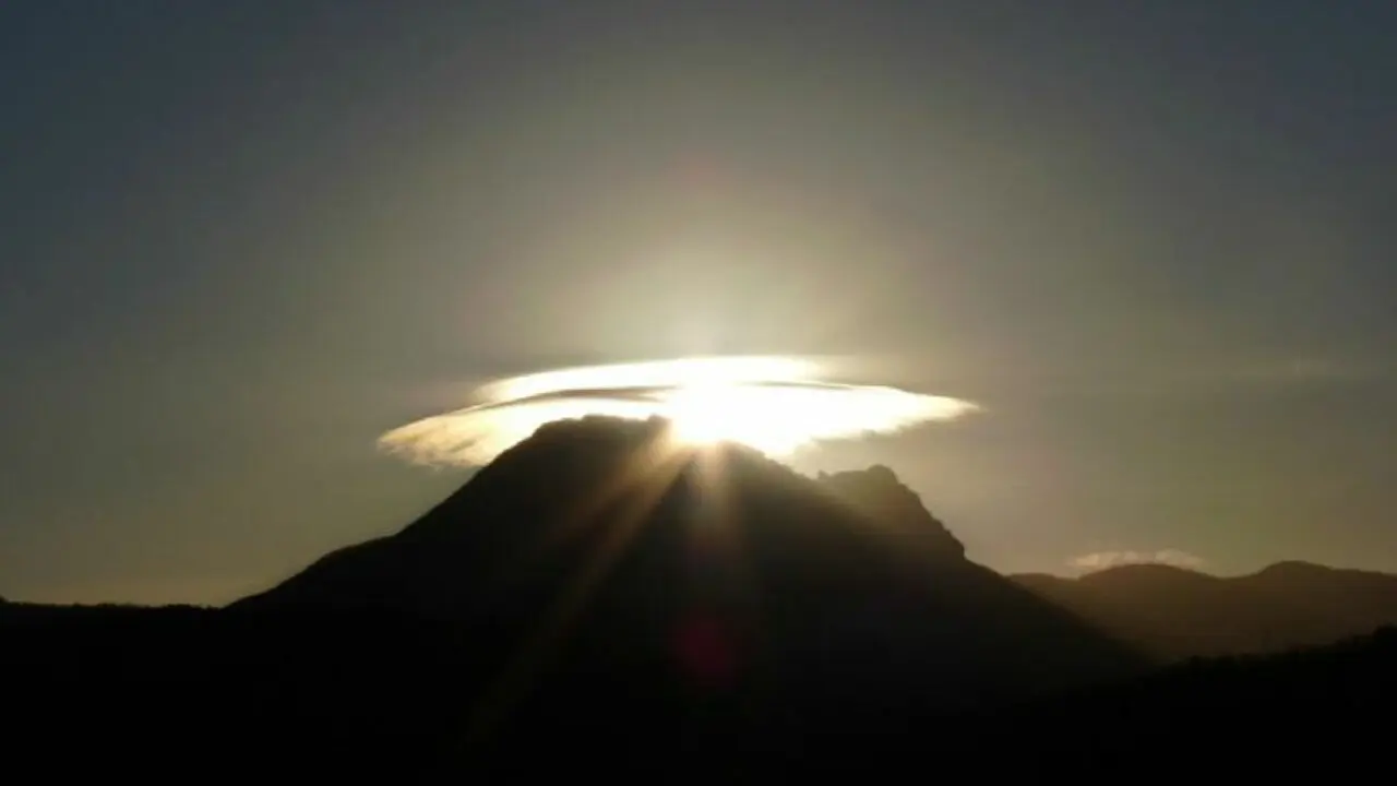Bugarach Nuage Pays Cathare France Oasis