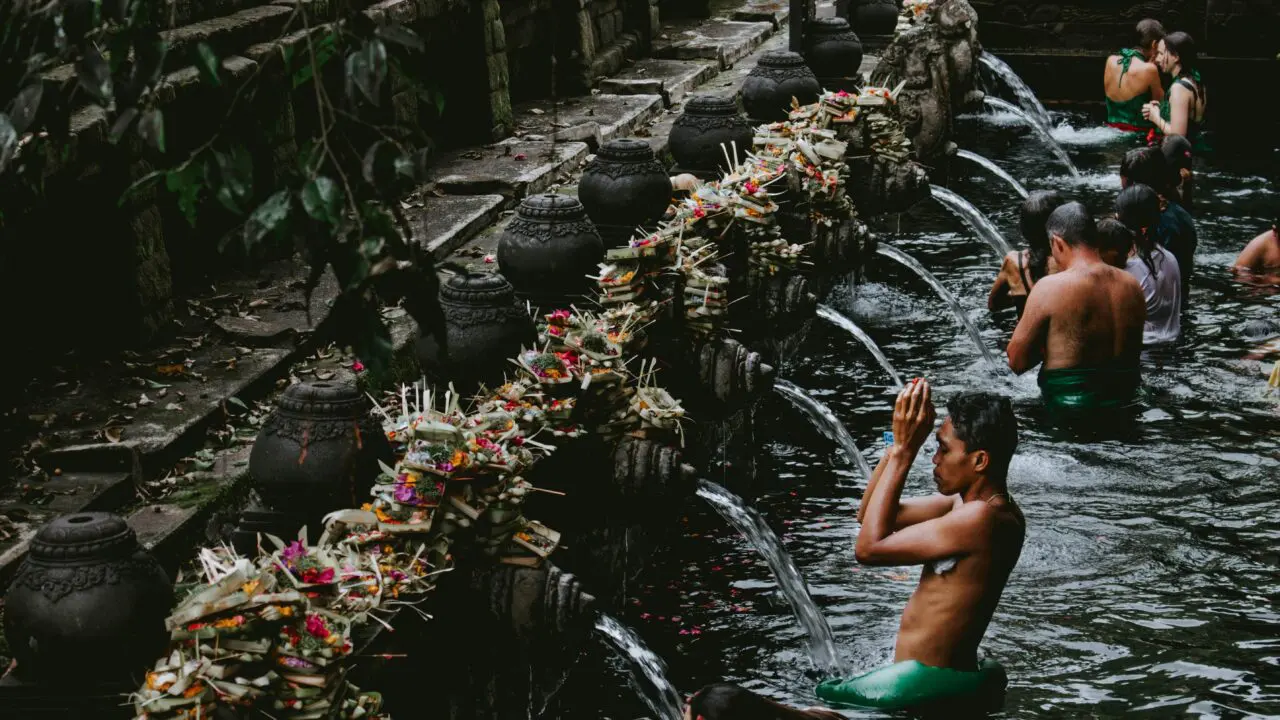 Bali - rituel Tirta Empul