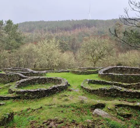 voyage_initiatique_compostelle_maison_circulaire