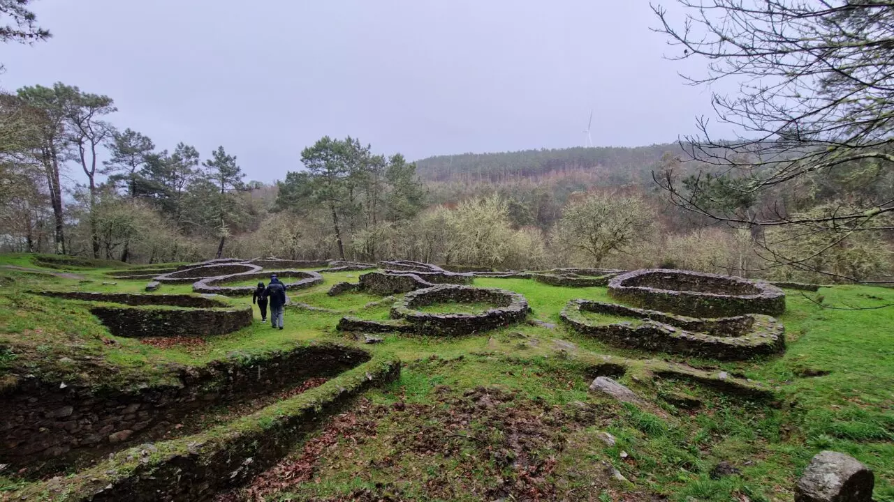 voyage initiatique_Castro de Bornero_BURENSTEINAS